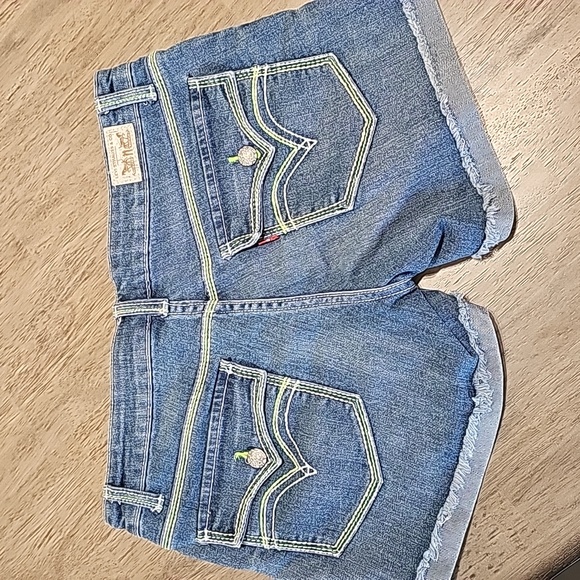 Levi's Midi Short Size 11 Lime Green and White stitching - Picture 4 of 9